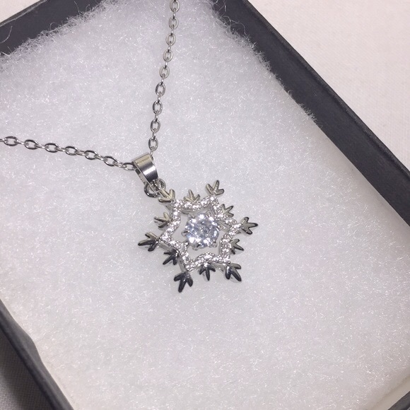 🍏50% OFF/3+...Snowflake Pendant Necklace - Picture 8 of 8